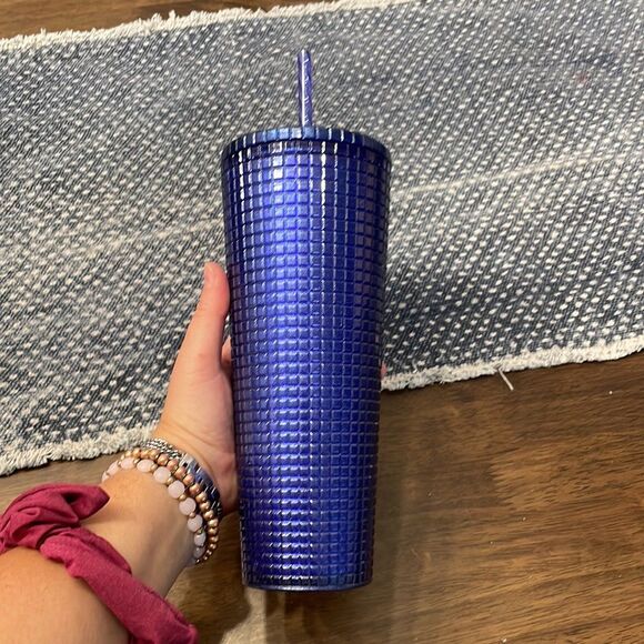NEW Starbucks Summer 2023 Blue Sparkle Grid Plastic Venti 24 OZ Tumbler - Picture 5 of 5